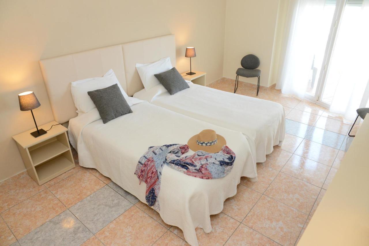 Rallye Hotel L' Escala Bagian luar foto